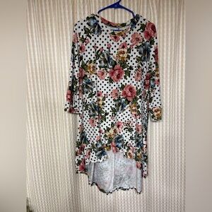 Floral Polka Dot High-Low Top - White with Pink & Blue Flowers